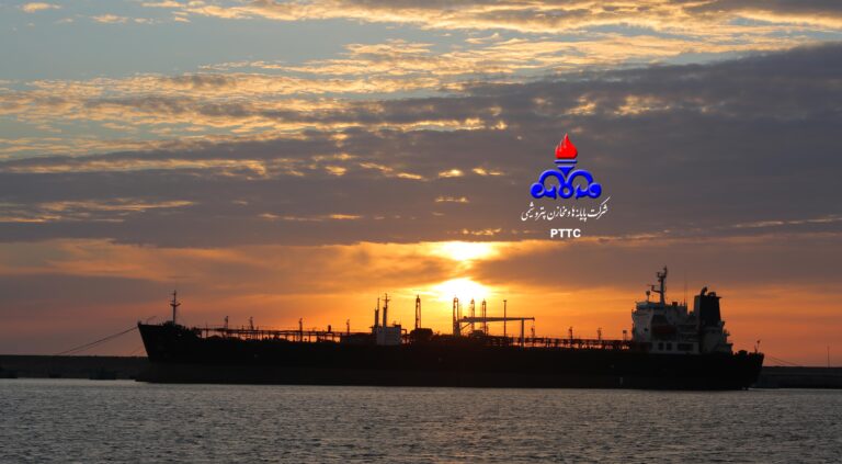 به گزارش مسیرانرژی به نقل از به گزارش روابط‌عمومی شرکت پایانه‌ها و مخازن پتروشیمی| بر اساس آمارهای رسمی، تناژ تخلیه و بارگیری در این بازه زمانی نسبت به مدت مشابه سال گذشته، با رشد قابل‌توجهی بالغ بر ۱۰ درصد رشد همراه بوده است. این دستاورد مهم، نتیجه اهتمام مدیریت در بهبود مستمر فرایندها، برنامه‌ریزی دقیق و تلاش شبانه‌روزی کارکنان متخصص و متعهد شرکت است.