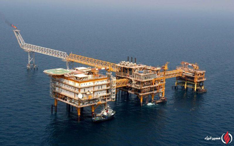 به گزارش مسیر انرژی به نقل از شرکت نفت و گاز پارس، کیوان طریقتی در حاشیه عملیات رولآپ (ROLL UP) چهارپایه (جکت) سکوی WHP1 طرح توسعه میدان گازی فرزاد بی اظهار کرد: این سازه پس از اتمام عملیات ساخت، بارگیری و انتقال به مرز مشترک آبی ایران و عربستان سعودی، بهزودی در یکی از پرچالشترین میدانهای گازی کشور نصب و میزبان حفاری چهار حلقه چاه تولیدی میشود.