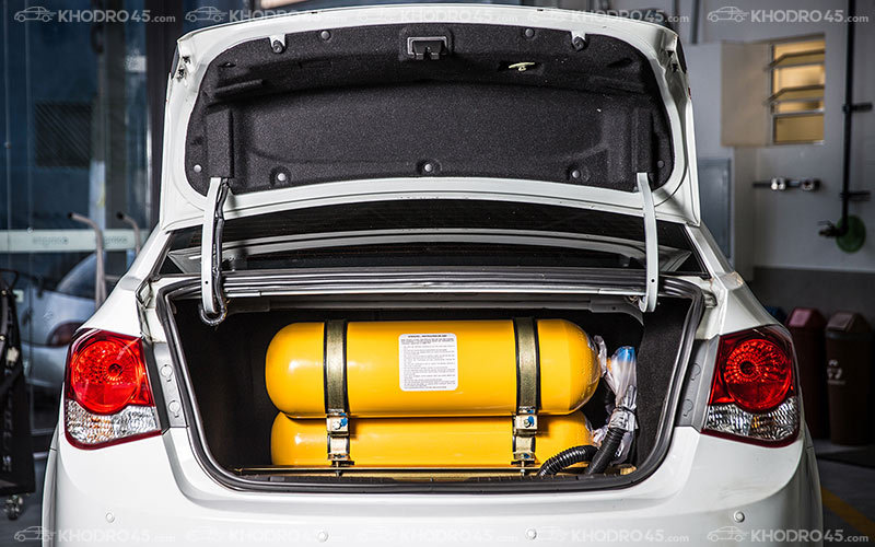 به گزارش مسیر انرژی به نقل از مهر، به دنبال اجرای سیاست‌های کلان دولت چهاردهم در راستای مدیریت مصرف سوخت، کاهش وابستگی به بنزین و توسعه استفاده از گاز طبیعی فشرده (CNG) در ناوگان حمل‌ونقل کشور، طرح تبدیل خودروهای بنزینی به دوگانه‌سوز و تولید خودروهای دوگانه‌سوز کارخانه‌ای مجدداً فعال شده است.