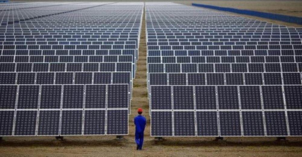 به گزارش مسیر انرژی به نقل از تسنیم؛ ابوالفضل ابوترابی، عضو کمیسیون امور داخلی کشور و شوراهای مجلس با انتقاد شدید از وضعیت پرداخت تسهیلات در کشور گفت: در حال حاضر از وام‌های تعیین شده در قانون بودجه اعم از وام فرزندآوری، ازدواج یا اشتغال، اصلا به‌درستی پرداخت نمی‌شود. بانک‌ها با بهانه‌هایی نظیر نبود بودجه کافی از پرداخت این تسهیلات طفره می‌روند و عملاً اجرای قوانین مصوب مجلس را متوقف کرده‌اند.