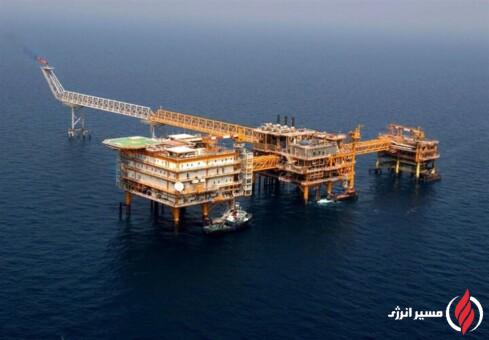 به گزارش مسیر انرژی به نقل از تسنیم، طرح فشارافزایی میدان گازی پارس جنوبی بهعنوان مهمترین و راهبردیترین طرح صنعت نفت کشور شناخته میشود و حتی مسئولان متعددی از آن با عنوان "واجبتر از نان شب" یاد کردهاند؛ چرا که با توجه به افت فشار این میدان مشترک در وهله فعلی و سالهای آتی، خطری برای امنیت تأمین انرژی کشور وجود دارد که در این راستا راهاندازی تأسیسات فشارافزایی در قالب 14 سکو با ظرفیت برداشت روزانه 2 میلیارد فوتمکعب گاز غنی در دستور شرکت نفت و گاز پارس قرار گرفته است،