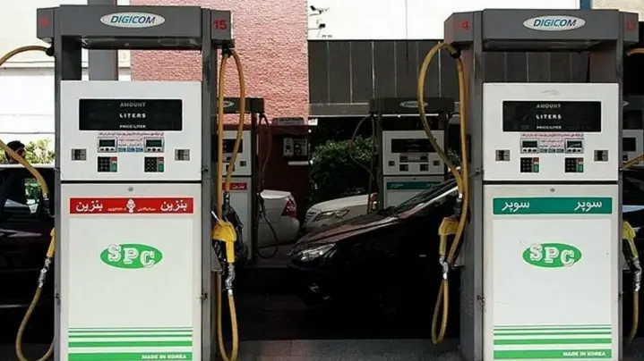 به گزارش مسیر انرژی به نقل ازایسنا، امروز محمد نظیفی ـ مدیرعامل بورس انرژی ایران ـ با اعلام این‌که به زودی بنزین سوپر در بورس انرژی عرضه خواهد شد به در تشریح سازوکار عرضه بنزین ویژه وارداتی (بنزین سوپر) پرداخت و گفت: دو شرکت موفق به پذیرش محموله بنزین خود در بورس انرژی شده‌اند. قیمت بنزین ویژه (سوپر) میزان عرضه و تقاضا تعیین می‌کند.