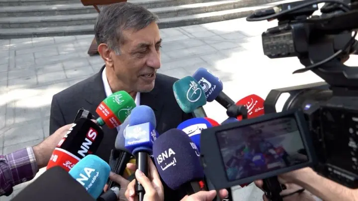 به گزارش مسیر انرژی به نقل از ایرنا، محمدجعفر قائم‌پناه در حاشیه جلسه امروز چهارشنبه ۱۴ آبان ماه هیات دولت، افزود: نرخ بنزین سهمیه‌ای ۶۰ و ۱۰۰ لیتری به هیچ وجه تغییر نخواهد کرد. نرخ هر لیتر بنزین برای دولت ۳۴ هزار تومان تمام می‌شود که ما آنرا به قیمت یکهزار و ۵۰۰ تومان به مردم می‌فروشیم.