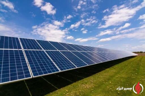 به گزارش مسیر انرژی به نقل از ساتبا، حمیدرضا عظیمی، با اعلام برگزاری آئین ملی افتتاح و آغاز عملیات اجرایی پروژههای خورشیدی کشور اظهار کرد: فردا دوشنبه ۱۰ آذر، با حضور وزیر نیرو و مدیران ارشد صنعت برق، ۴۴۵ مگاوات نیروگاه خورشیدی جدید بهطور رسمی وارد مدار تولید میشود و همزمان عملیات اجرایی ۱۷۷ مگاوات دیگر از پروژههای خورشیدی آغاز خواهد شد.