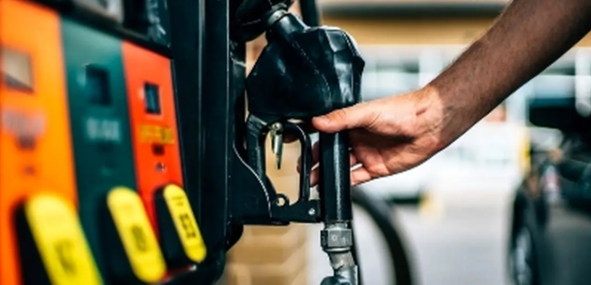 به گزارش مسیر انرژی، محسن زنگنه، عضو کمیسیون برنامه و بودجه مجلس، اظهار داشت: دولت در جلسه‌ای که در مجلس برگزار شد، برنامه‌ای را ارائه کرد تا استفاده بیش از حد مردم از کارت‌های جایگاه سوخت مدیریت شود.