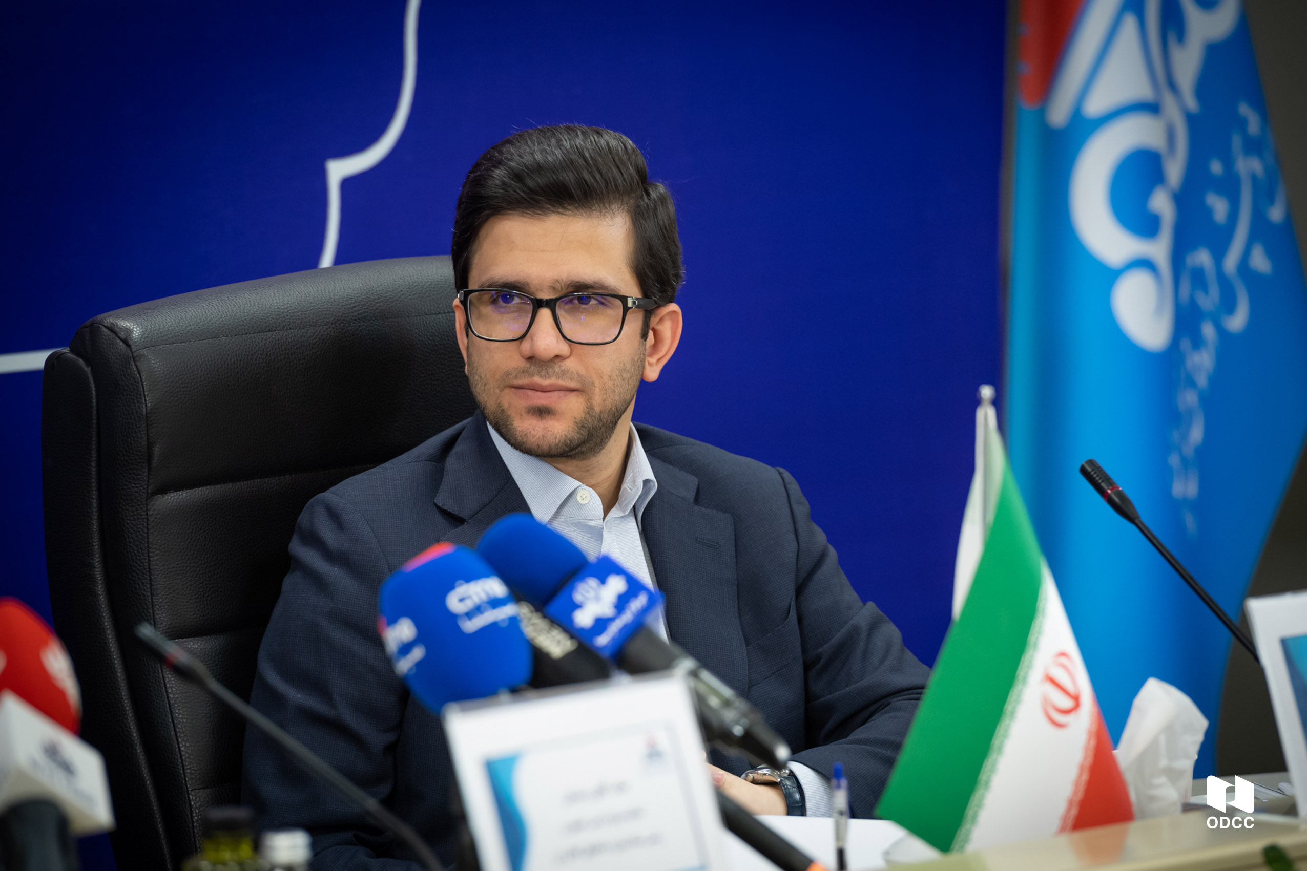 به گزارش مسیر انرژی به نقل از مهر، محمدصادق عظیمی‌فر، مدیرعامل شرکت ملی پالایش و پخش فرآورده‌های نفتی ایران در جمع خبرنگاران با اشاره به اجرای سیاست‌های جدید دولت برای مدیریت مصرف و پیشگیری از قاچاق سوخت گفت: «اگر همه دستگاه‌های مسئول به‌ویژه نهادهای حوزه مصرف به تکالیف تعیین‌شده در ابلاغیه ۲۹ ماده‌ای رئیس‌جمهور پایبند باشند، می‌توانیم در کمترین زمان ممکن مصرف سوخت را از محل صرفه‌جویی روزانه ۴ میلیون لیتر به ۱۰ میلیون لیتر کاهش دهیم.»