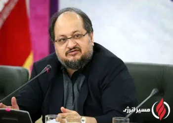 به گزارش مسیر انرژی به نقل از تسنیم، محمد شریعتمداری، مدیرعامل شرکت صنایع پتروشیمی خلیج فارس در آیین پایانی همایش پتروفن 1404 اظهار داشت: همایش پتروفن دیگر رویکردی درون‌سازمانی ندارد و امیدوارم بتوانیم رویدادی با انعکاس دقیق نیازهای کشور داشته باشیم و شرکت‌های دانش‌بنیان و مدیران دیگر شرکت‌ها و هلدینگ‌ها را در کنار هم قرار دهیم.