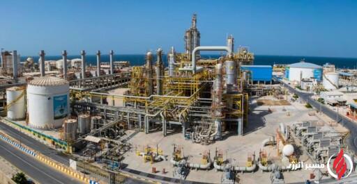 به گزارش مسیرانرژی  بر اساس اعلام روابط عمومی پتروشیمی مروارید، این تعمیرات اساسی از امروز، شنبه ۲۹ آذرماه آغاز شده و با برنامه‌ریزی دقیق و هماهنگی کامل میان واحدهای بهره‌برداری، تعمیرات، مهندسی، بازرسی فنی، HSE و پشتیبانی در حال اجراست. مهم‌ترین محور این مرحله، تخلیه و بارگذاری کاتالیست در راکتورهای R-1001A و R-1001B واحد MEG با هدف بهبود راندمان فرآیندی و افزایش قابلیت اطمینان تولید اتیلن گلایکول است.