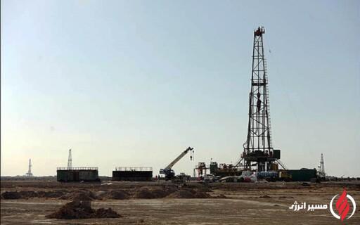 به گزارش مسیر انرژی به نقل از مهر، پمپ‌های درون‌چاهی همراه با متعلقات و لوازم جانبی مورد نیاز در حال ورود به میدان آزادگان جنوبی بوده و هم‌زمان دستگاه حفاری سیار(Truck Mounted Rig) نیز در پی برگزاری مناقصه تأمین دکل و با برنامه‌ریزی دقیق، در موقعیت عملیاتی در حال استقرار است.