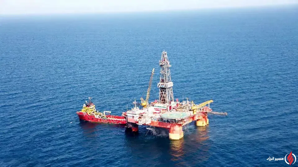 به گزارش مسیر انرژی به نقل از ایلنا، محمود خاقانی درباره اهمیت انرژی خزر و نقش قدرت‌های منطقه‌ای در این حوزه اظهار داشت: با توجه به نشست اخیر سران دولت‌های آسیای مرکزی در کاخ سفید و ابراز علاقه‌مندی ترامپ به سرمایه‌گذاری میلیاردی در این منطقه، به نظر می‌رسد کشورهایی مانند قزاقستان تمایل بیشتری به همکاری و اجرای طرح‌های بین‌المللی نشان می‌دهند. در این میان، ایران که در گذشته پروژه‌های راهبردی در منطقه تعریف کرده بود، اکنون به نظر می‌رسد از این رقابت عقب مانده است.