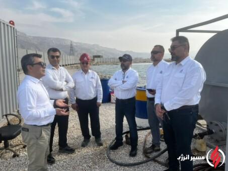 به گزارش مسیرانرژی: محمدرضا عاطفه‌پور، مدیر پروژه خط لوله جدید فاز ۱۶ پارس جنوبی، در جریان سفر به عسلویه ضمن تشریح روند اجرا و وضعیت فعلی این پروژه به روابط عمومی شرکت مهندسی و ساخت تأسیسات دریایی ایران گفت:  پروژه خط لوله فاز ۱۶ پارس جنوبی در ابتدای سال ۱۴۰۱ از سوی شرکت نفت و گاز پارس به‌عنوان کارفرما ابلاغ شد و در تاریخ ۲۰ مهر ۱۴۰۲ به بهره‌برداری زودهنگام رسید که در نتیجه آن، ظرفیت تولید گاز سکوی فاز ۱۶ از ۷۰۰ میلیون فوت مکعب در روز به بیش از یک میلیارد فوت مکعب افزایش یافت.