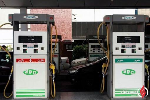 به گزارش مسیر انرژی به نقل از ایسنا، پس از ماه‌ها انتظار، عرضه بنزین سوپر وارداتی به صورت محدود از روز پنج‌شنبه، چهارم دی‌ماه آغاز شد. این فرآورده ویژه با هدف پاسخ به تقاضای رو به افزایش خودروهای خارجی و بهبود کیفیت سوخت ارائه شده است. به گفته سخنگوی صنف جایگاه‌داران، نخستین محموله بنزین سوپر به کشور وارد شد و مراحل توزیع آن در جایگاه‌ها و خودروهای سیار مشخص، شروع شد. پیش‌تر اعلام شده بود که تولید داخلی بنزین سوپر برای پاسخ به کل تقاضای کشور کافی نیست و تنها راه تأمین، واردات این نوع بنزین است. 