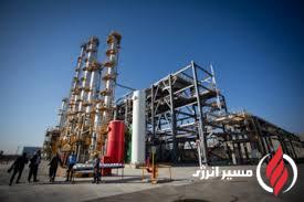 به گزارش مسیر انرژی به نقل از ایرنا، سپهدار انصار نیک روز سهشنبه در نشست خبری با اصحاب رسانه با اشاره به چالشهای پیشروی صنعت پتروشیمی کشور تأکید کرد: در صورت عدم اصلاح سیاستهای خوراک، انرژی و سرمایهگذاری، صنعت پتروشیمی ایران که امروز یکی از موتورهای پیشران اقتصاد کشور است، با کاهش رقابتپذیری و افت سهم در بازارهای جهانی مواجه خواهد شد.