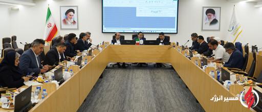 به گزارش مسیرانرژی به نقل از روابطعمومی شرکت عملیات غیرصنعتی پازارگاد، دکتر شمس، مدیر سرمایه انسانی شرکت صنایع پتروشیمی خلیج فارس، در نشست مدیران منابع انسانی شرکتهای زیرمجموعه این هلدینگ، با قدردانی از رویکرد نوآورانه و بهروزرسانی خدمات در شرکت پازارگاد اظهار داشت: توجه جدی به حوزه منابع انسانی و رسیدگی به نیازهای نیروهای شاغل در صنعت پتروشیمی، نقش مهمی در افزایش بهرهوری و پایداری تولید دارد. از این رو، خدمات رفاهی ویژه کارکنان و خانوادههای آنان از اهمیت بالایی برخوردار است و آثار مثبت آن در عملکرد سازمانی مشهود خواهد بود.