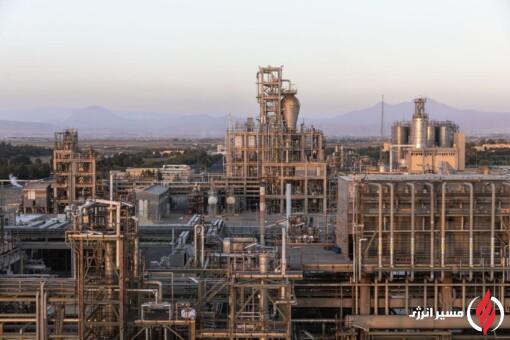 به گزارش مسیر انرژی به نقل از روابط عمومی شرکت پتروشیمی تبریز؛ دهمین اجلاس سراسری «نشان عالی مدیر سال»، نوزدهم آذرماه با حضور مسئولان ارشد اقتصادی، نمایندگان مجلس و مدیران صنایع در مرکز همایش‌های بین‌المللی صداوسیما برگزار شد. در این مراسم، دکتر سیدنوراله میراشرفی مدیرعامل و نائب‌رئیس هیئت‌مدیره پتروشیمی تبریز، به‌عنوان یکی از مدیران ارزش‌آفرین کشور مورد تقدیر قرار گرفت و نشان عالی مدیر سال ۱۴۰۴ را دریافت کرد.