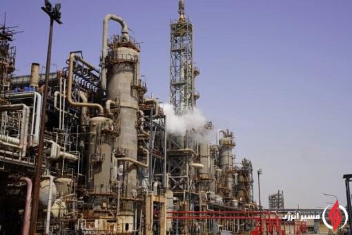 به گزارش مسیر انرژی؛ معامله‌گرانی که دنبال شکار فرصت‌های سودآور در عرضه‌های اولیه می‌گردند، نماد «اروند» را به طور جدی زیر نظر گرفته‌اند چراکه این شرکت به عنوان ستون فقرات تولید کلر و پی‌وی‌سی در ایران، وزنه سنگینی برای پرتفوی سهامداران محسوب می‌شود.