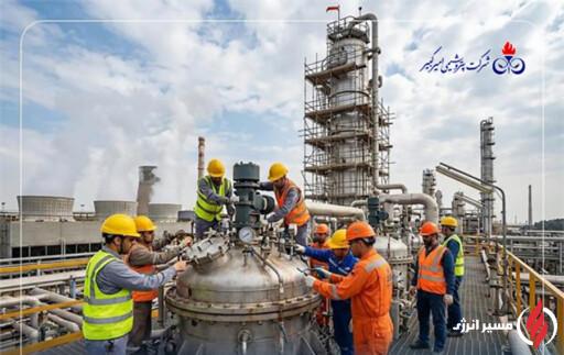 به گزارش مسیرانرژی به نقل از روابط عمومی و امور بین‌الملل پتروشیمی امیرکبیر، تعمیرات اساسی واحد پلی‌اتیلن سنگین با هدف افزایش پایداری تولید، ارتقای ظرفیت محصول راهبردی PIPE GRADE و بهینه‌سازی مصرف انرژی، از ۲۳ آبان تا ۱۱ آذر ۱۴۰۴ به مدت ۱۹ روز انجام شد و با موفقیت پایان یافت. این واحد راهبردی اکنون با ظرفیت کامل در مدار تولید قرار دارد.