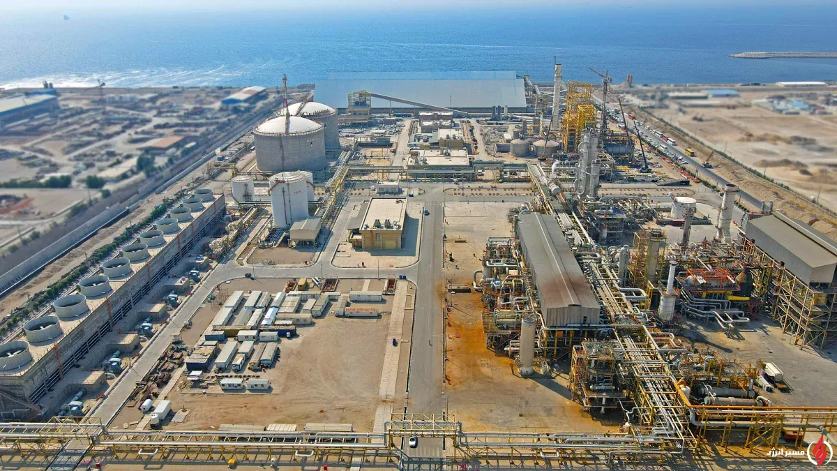 به گزارش مسیر انرژی به نقل از مهر، منطقه ویژه اقتصادی انرژی پارس طی دو دهه گذشته به قلب تپنده صنعت نفت و گاز ایران بدل شده و در این میان، مجتمع پتروشیمی هنگام به‌عنوان یکی از پروژه‌های شاخص این منطقه، رشد و توسعه قابل‌توجهی را تجربه کرده است. این مجتمع که در سال ۱۳۹۰ تأسیس شد، امروز در زمره مهم‌ترین واحدهای تولیدکننده کودهای شیمیایی کشور قرار دارد و نقش مؤثری در تأمین نیاز بازار داخلی ایفا می‌کند.