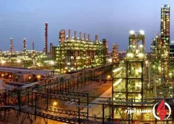به گزارش مسیر انرژی به نقل از ایسنا، حسن عباس‌زاده امروز در همایش سرمایه‌گذاران صنعت پتروشیمی با بیان اینکه ظرفیت صنعت پتروشیمی در پایان برنامه هفتم توسعه باید به ۱۳۱.۵ میلیون تن برسد، اظهار کرد: ۲۶ میلیارد دلار در این برنامه سرمایه‌گذاری می‌شود که حدود ۱۳ میلیارد دلار آن انجام شده و طرح‌های این برنامه حدود ۶۰ درصد پیشرفت دارند.