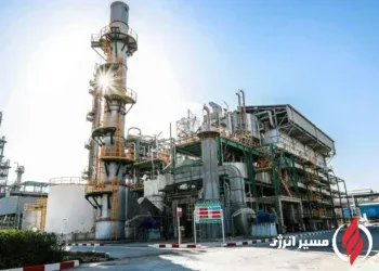 به گزارش مسیر انرژی، حسن عباس‌زاده در نشست هم‌اندیشی وزیر نفت با فعالان صنعت پتروشیمی به مناسبت هشتم دی، روز صنعت پتروشیمی با تبریک اعیاد مبارک ماه رجب و ولادت مولای متقیان حضرت علی (ع) بیان کرد: معتقدیم حلقه ایجاد ارزش افزوده که مورد تأیید مقام معظم رهبری است در صنعت پتروشیمی محقق می‌شود.
