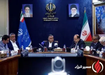 به گزارش مسیر انرژی به نقل از روابط عمومی شرکت پلیمر آریاساسول، محمدرضا حیدرزاده روز گذشته (چهارشنبه، دهم دی‌ماه ۱۴۰۴) در نشست هم اندیشی وزیر نفت با فعالان صنعت پتروشیمی حضور یافت و علاوه بر ارائه آخرین دستاوردهای شرکت، پیشنهادات مؤثر در تسهیل روند تولید و فروش این حوزه را تشریح کرد.