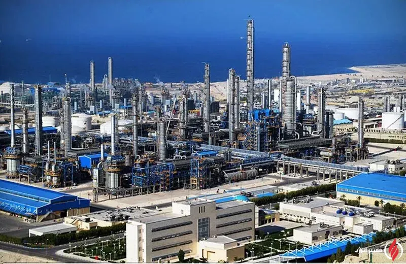 به گزارش مسیر انرژی به نقل از روابط عمومی شرکت پتروشیمی تبریز؛ بورس کالای پتروشیمی تبریز در آذرماه ۱۴۰۴ شاهد انجام معاملات متنوعی از محصولات پتروشیمی بود و با عرضه و معامله حدود ۱۴ محصول مختلف، تصویری شفاف از وضعیت تقاضا، عمق بازار و میزان نقدشوندگی ارائه داد. سبد محصولات عرضه‌شده در این دوره شامل انواع پلی‌استایرن، پلی‌اتیلن سنگین، پلی‌پروپیلن و اکریلونیتریل بوتادین استایرن (ABS) بوده است.