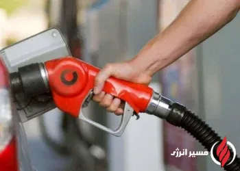 به گزارش مسیرانرژی، محسن پاک‌نژاد وزیر نفت در خصوص موعد خودکفایی در تولید بنزین در ۱۴۰۵، گفت: وقتی که از مصرف بنزین یا بهینه‌سازی آن صحبت می‌کنیم، یک بخش آن افزایش میزان تولید بنزین است و یک بخش آن بهینه‌سازی بخش مصرف و مدیریت تقاضا است، لذا اگر مدیریت تقاضا و بهینه‌سازی مصرف بتواند به نحو مؤثری صورت بگیرد، طبیعتاً میزان تولید کشور هم در شرایطی است که می‌توانیم به جایی برسیم که یک نوع تعادل بین میزان تولید و میزان مصرف برقرار شود.