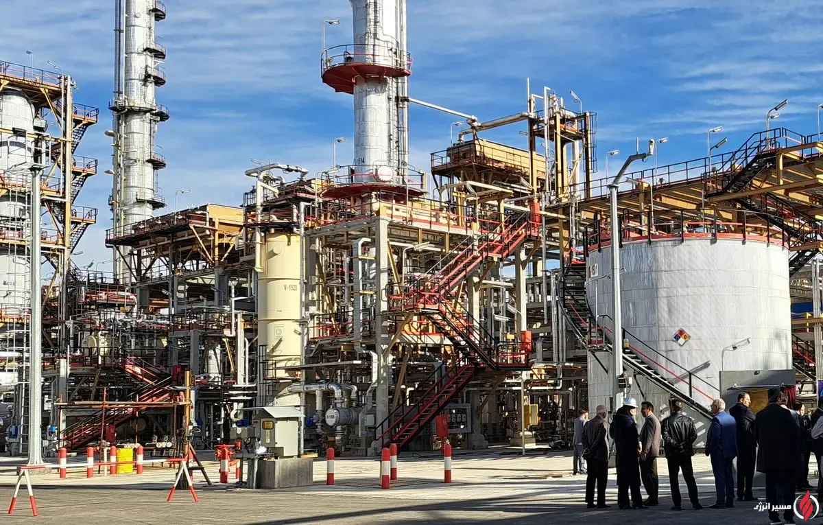 به گزارش مسیر انرژی به نقل از وزارت نفت، طرح ارتقای کیفی نفت‌گاز پالایشگاه شیراز (DHT) امروز (سه‌شنبه، ۱۴ بهمن) با فرمان مسعود پزشکیان، رئیس‌جمهوری با همراهی محسن پاک‌نژاد، وزیر نفت به‌صورت ویدئوکنفرانسی بهره‌برداری شد.