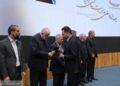 به گزارش مسیرانرژی به نقل از روابط عمومی گروه سرمایه‌گذاری اهداف، شانزدهمین دوره جایزه ملی مدیریت مالی ایران با حضور سکان‌داران اقتصادی و ارکان بازار سرمایه برگزار شد و شرکت گروه توسعه مالی مهرآیندگان توانست بر پایه عملکردی شفاف، حرفه‌ای و همسو با استانداردهای نوین، تندیس زرین این رویداد ملی را دریافت کند.