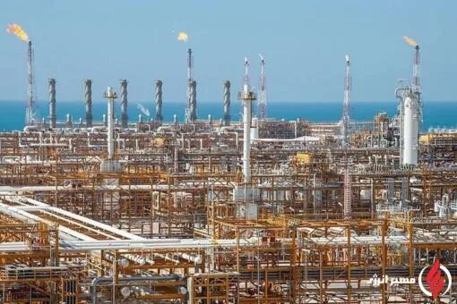 به گزارش مسیر انرژی به نقل از شرکت مجتمع گاز پارس جنوبی، ابراهیم عباسی سخنگوی شرکت مجتمع گاز پارس جنوبی با اشاره به وقوع زلزله امروز (یکشنبه، ۱۲ بهمن) در منطقه عسلویه بیان کرد: بلافاصله پس از وقوع زمین‌لرزه، تیم‌های تخصصی فنی و ایمنی با انجام بررسی‌های میدانی و کارشناسی، وضع تمامی پالایشگاه‌ها و تأسیسات جانبی را ارزیابی کردند که خوشبختانه هیچ‌گونه خسارت یا اختلالی در روند تولید و انتقال گاز مشاهده نشد.