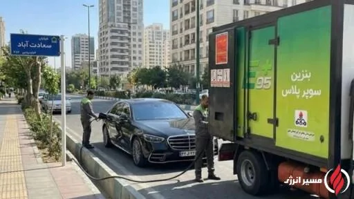 به گزارش مسیر انرژی به نقل از ایسنا، اطلاعیه پنجم بورس انرژی ایران نشان می‌دهد قیمت پایه هر لیتر بنزین به ۷۲ هزار و ۸۰۰ تومان رسیده که در مقایسه با ۶۵ هزار و ۸۰۰ تومان در عرضه‌های قبلی بنزین ویژه سوپر در رینگ داخلی بازار فرعی بورس انرژی ایران افزایش ۷۰۰۰ تومان را نشان می‌دهد.