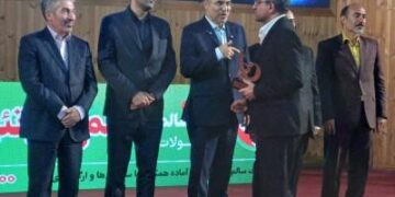 دریافت تندیس زرین رضایتمندی مشتری توسط ماشین‌سازی پارس