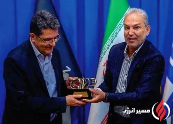 دو مدیر ارشد صنعت نفت در عسلویه «نشان عالی تشریفات فرودگاهی» گرفتند