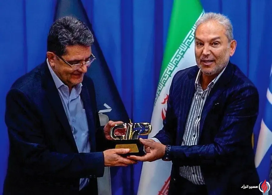دو مدیر ارشد صنعت نفت در عسلویه «نشان عالی تشریفات فرودگاهی» گرفتند